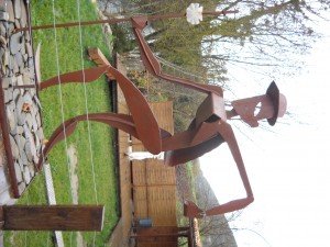 Kunst in tuin van een bar om te adverteren voor pelgrims