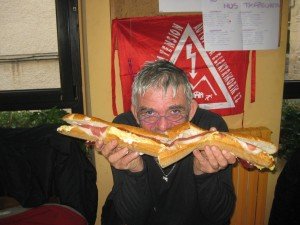 Jan with bocadillo, bread. Jan who shows what he can. Back to basics? 