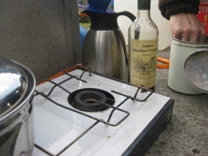 Complete keuken geïnstalleerd om koffie te zetten