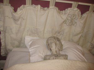 Dit vond ik in mijn bed. Een koude, harde schoonheid