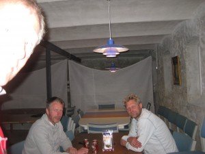 Met de Friese bootmensen aan de worst en pils