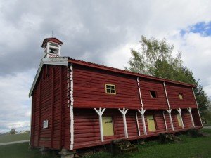 Bouwwerken vaak van hout en rood gekleurd