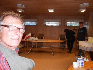 De poetsvrouw van het parochiehuis en haar zoon